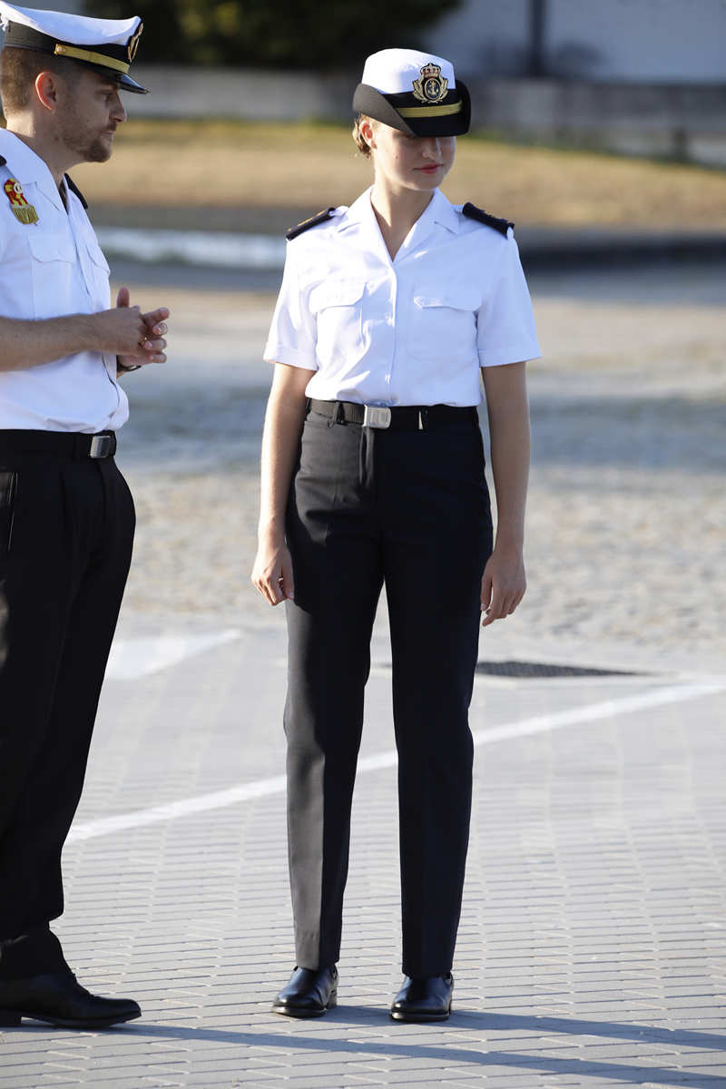 La Princesa Leonor con el uniforme de trabajo de guardiamarina