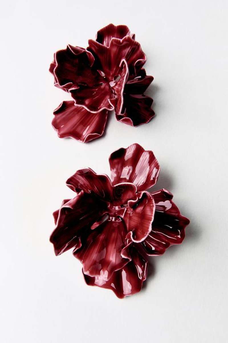 Pendientes flor relieve de Zara 15,95 euros