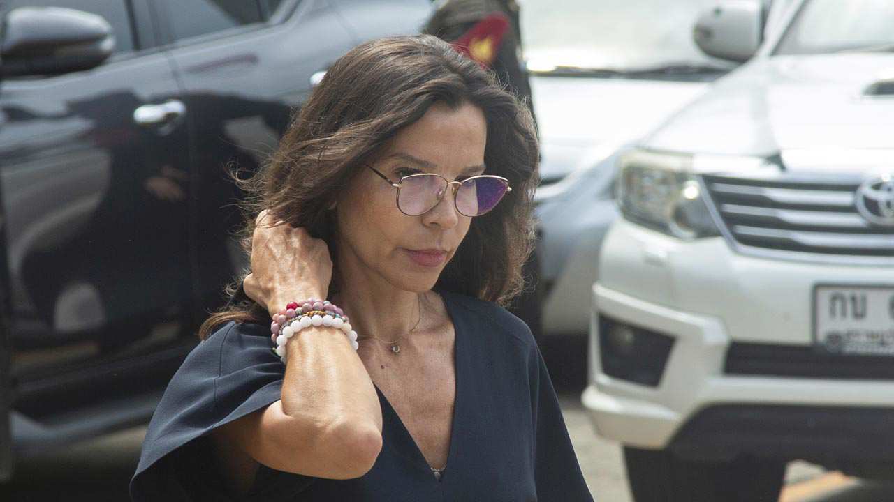 Silvia Bronchalo luce varias pulseras, de las que conocemos su verdadero significado