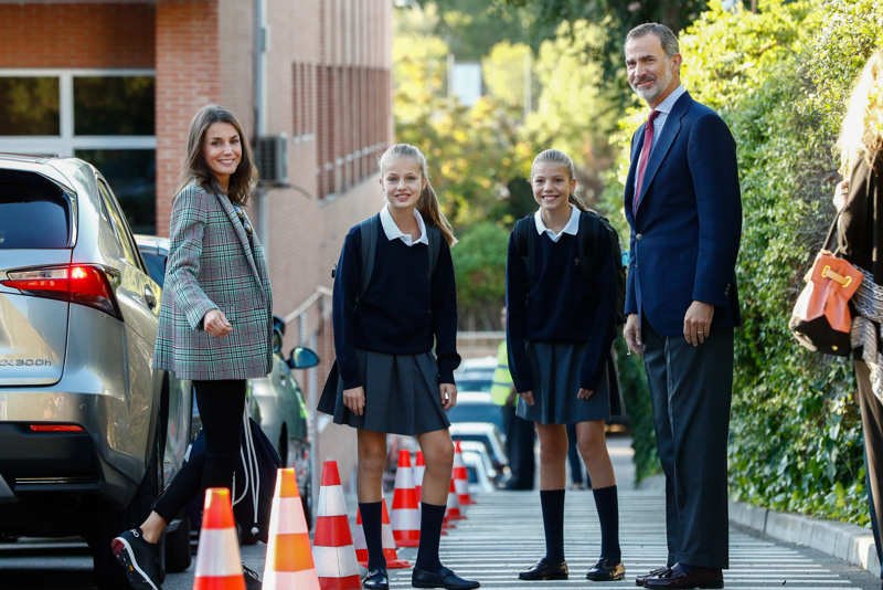 La princesa Leonor y la infanta Sofía durante su etapa en el colegio Santa María de los Rosales. 