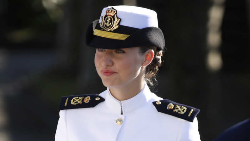 La Princesa Leonor con el uniforme de guardiamarina