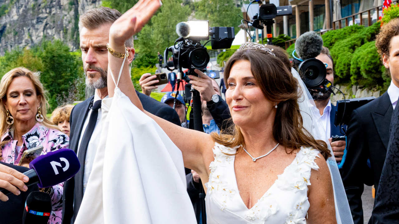 La prensa escandinava se ceba con el vestido de novia de Marta Luisa de Noruega 