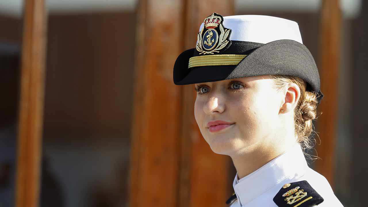 Leonor, pillada de tapeo fuera de la Escuela Naval de Marín