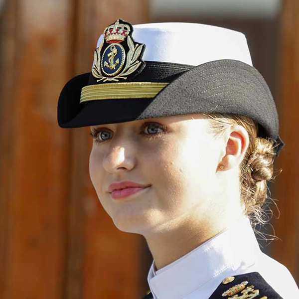 Leonor, pillada de tapeo fuera de la Escuela Naval de Marín