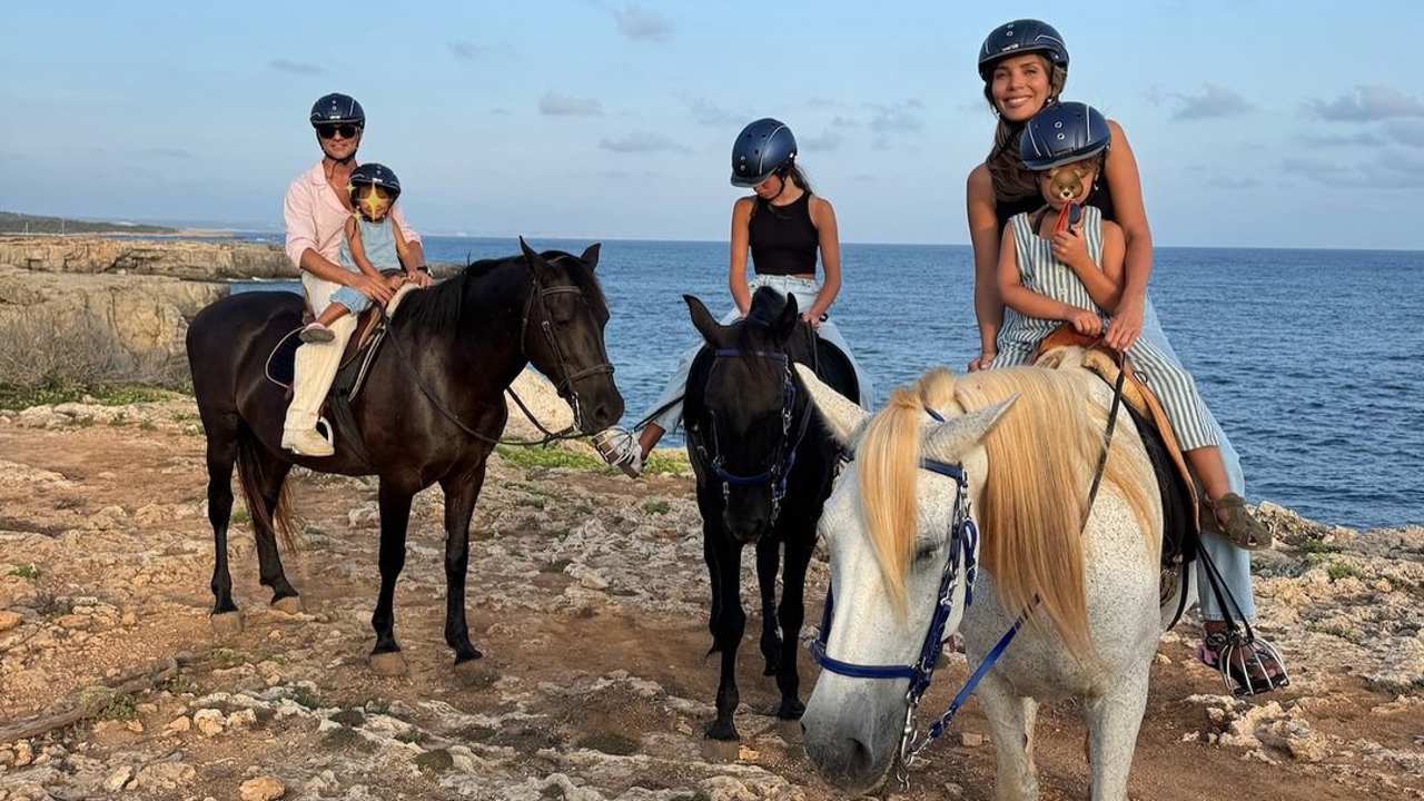 David Bisbal y Rosanna Zanetti durante sus vacaciones en Menorca. 