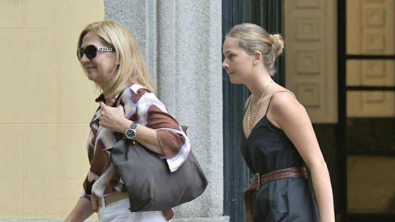 La Infanta Cristina e Irene Urdangarin, de compras. 