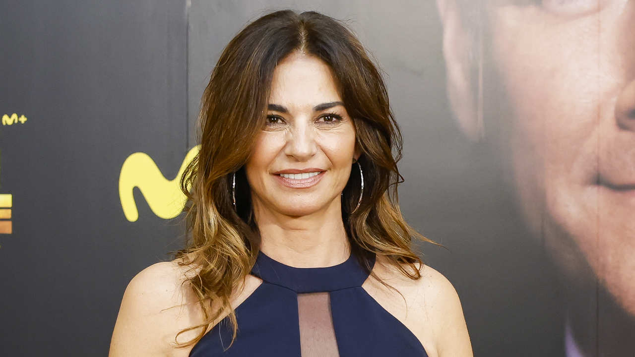 Mariló Montero se adelanta a la Fashion Week con el vestido con aberturas que lanza un órdago al color de la temporada 