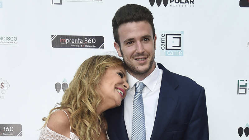 Ana Obregón y Aless Lequio en un photocall