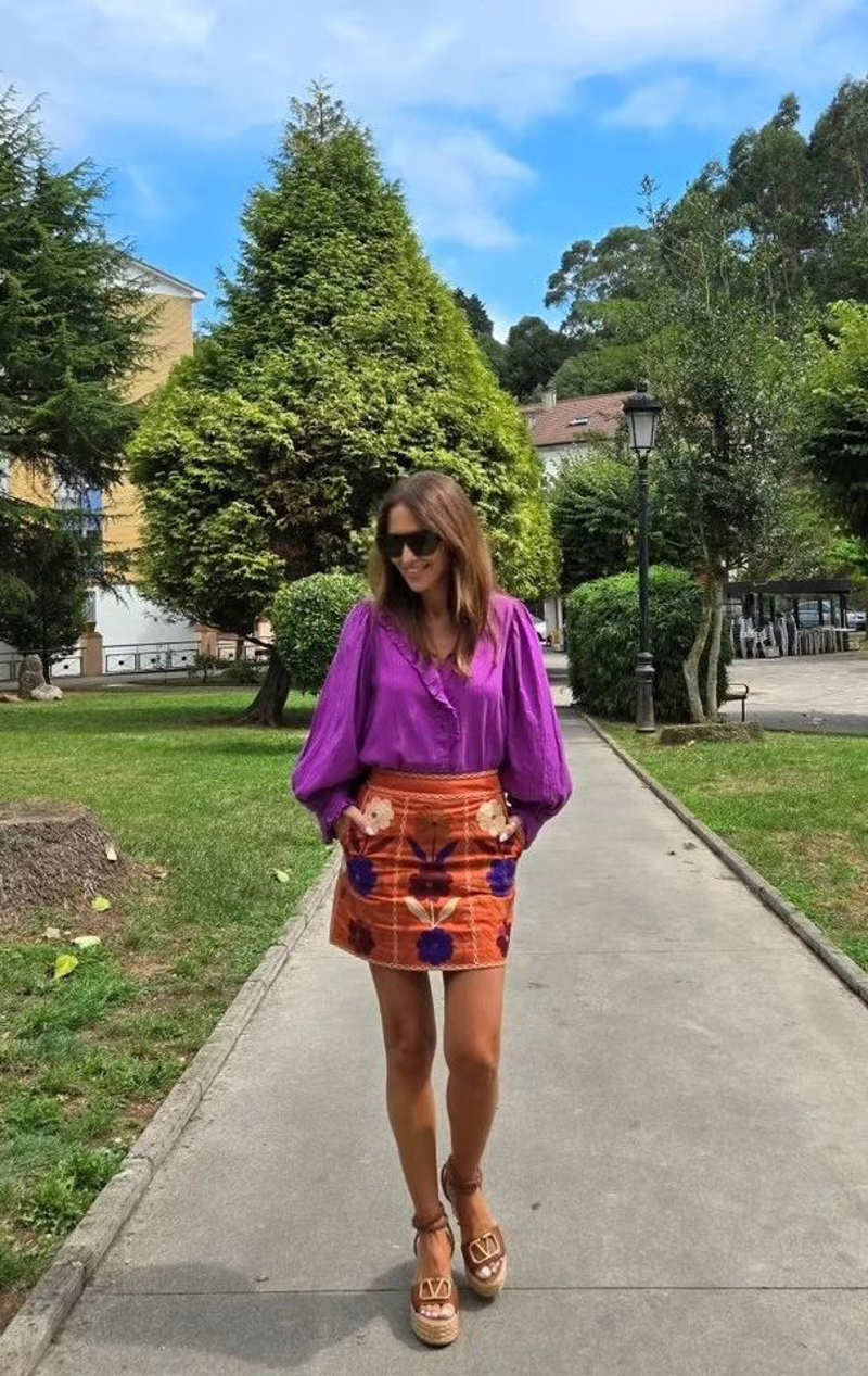 El conjunto colorido de Antik Batik de Paula Echevarría y sus carísimas cuñas de Valentino 