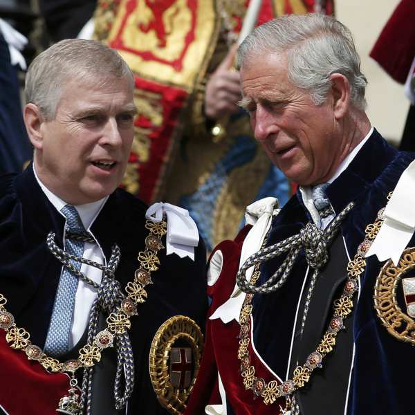 El Príncipe Andrés junto a Carlos III en junio de 2015