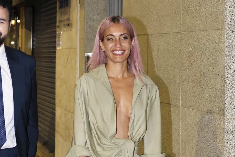 Hiba Abouk en una salida noctura