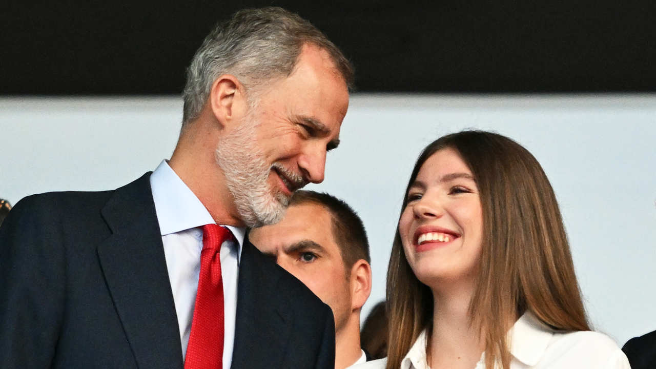 La Infanta Sofía junto al Rey Felipe VI en la final de la pasada Eurocopa