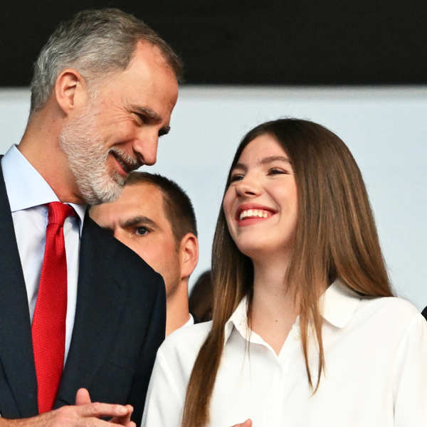 La Infanta Sofía junto al Rey Felipe VI en la final de la pasada Eurocopa