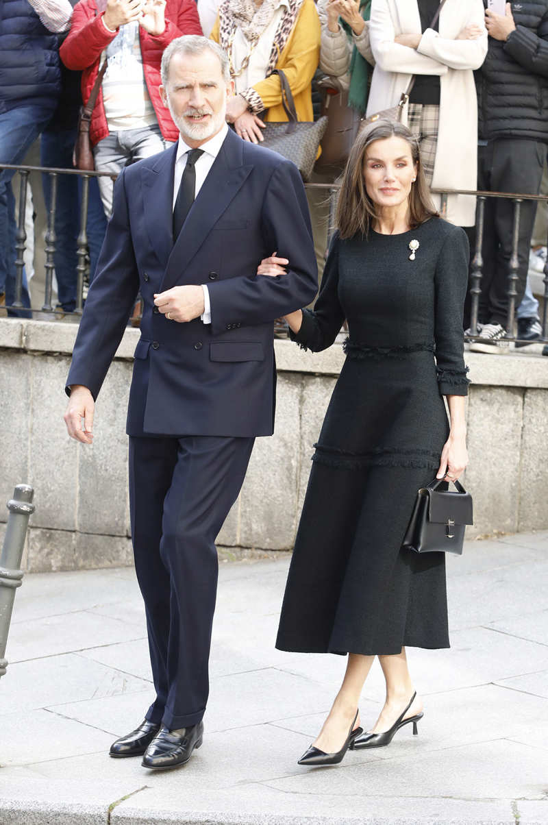 Los Reyes Felipe y Letizia, en el funeral de Fernando Gómez-Acebo