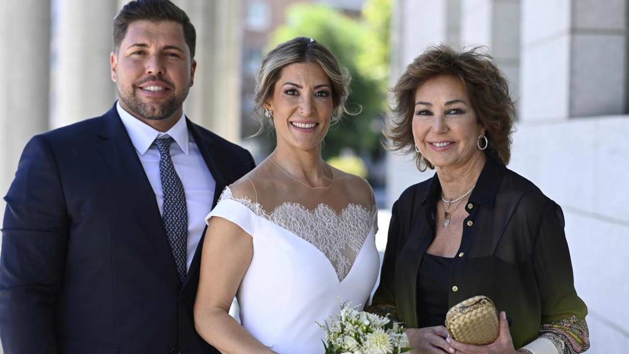 Ana Rosa Quintana en la boda de su sobrino, Kike, y su ya mujer Cris. 