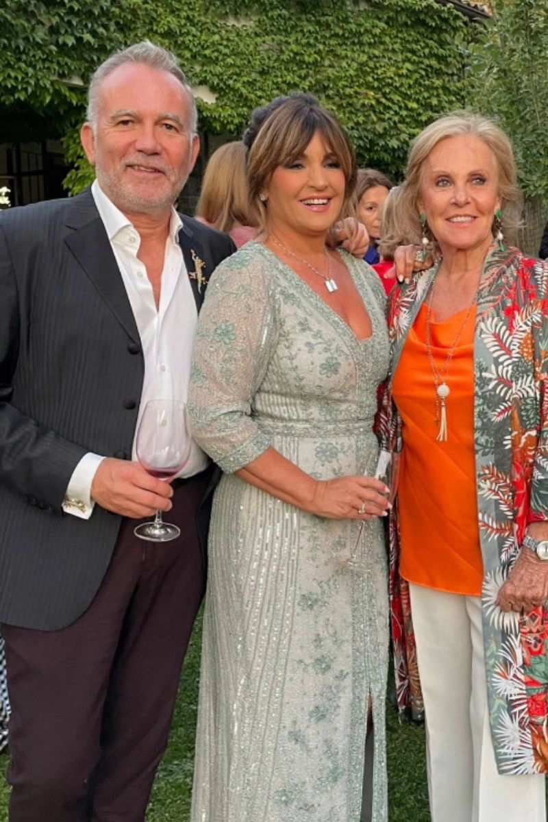 Beatriz Cortázar, Paloma Barrientos y Nacho Fresco en la boda de la primera. 