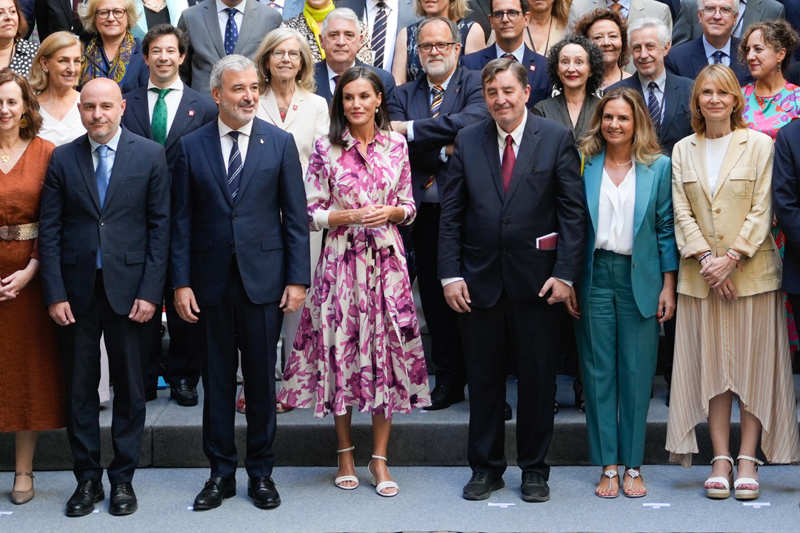 El cruce de manos de Letizia se llama "en resguardo"