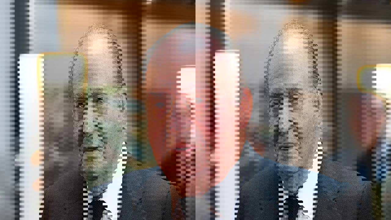 El Rey Juan Carlos lanza una petición a sus hijas para escribir sus memorias