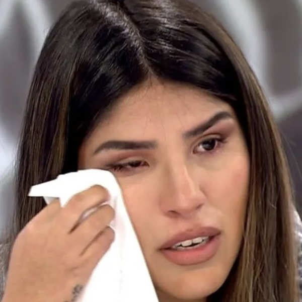 Isa Pantoja llorando
