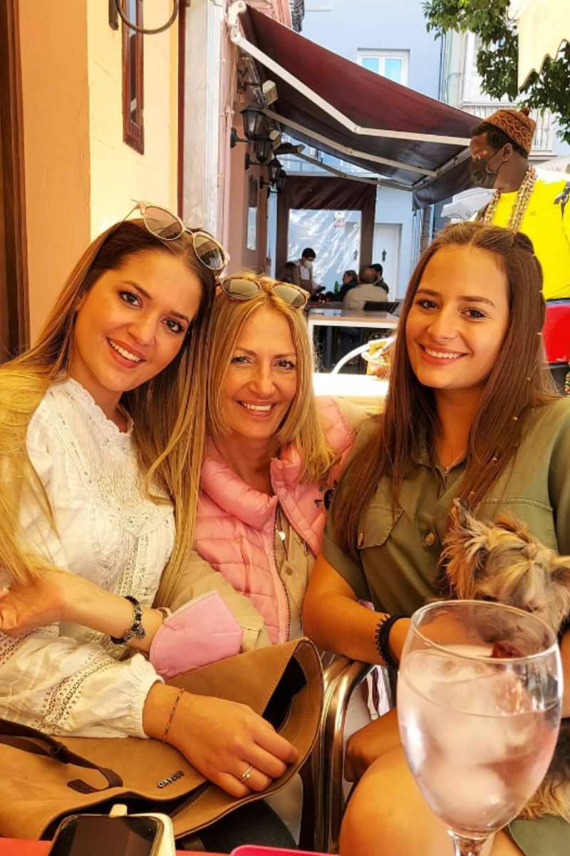 María José Galera y sus hijas, Patricia y Laura