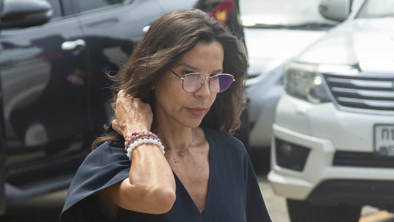 Silvia Bronchalo con gafas