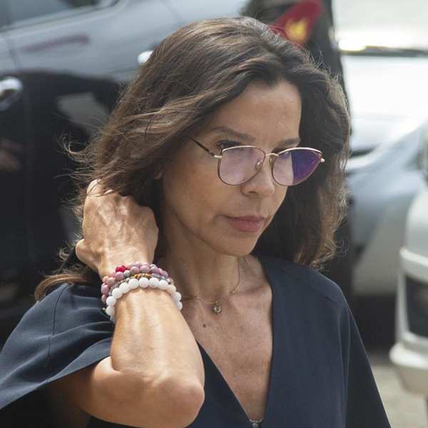 Silvia Bronchalo luce varias pulseras, de las que conocemos su verdadero significado