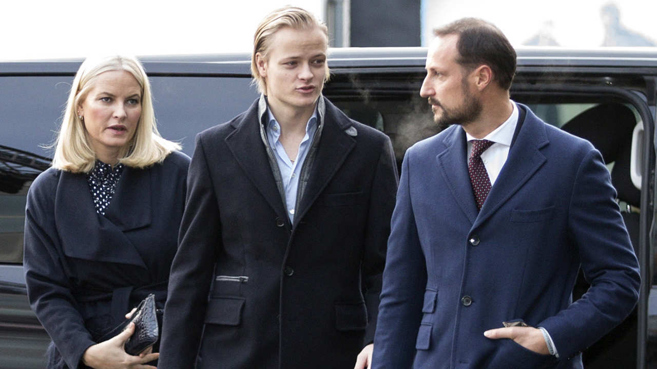 Haakon de Noruega, Mette Marit y Marius en Oslo.