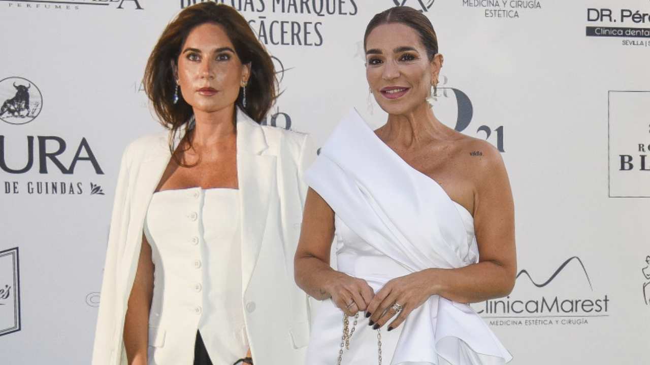 Lourdes Montes y Raquel Bollo en los premios Escaparate.