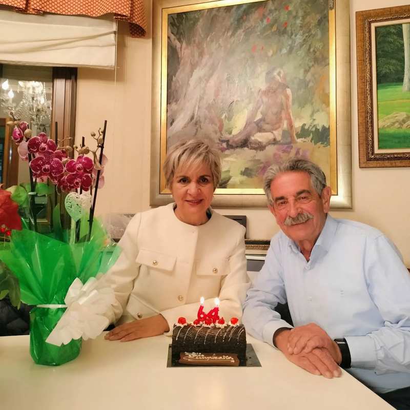 Miguel Ángel Revilla con su esposa