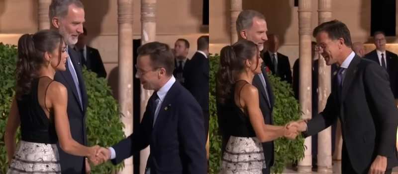 Doña Letizia estrechando las manos de dos formas distintas durante la Cumbre de la Comunidad Política Europea en la Alhambra en 2023  