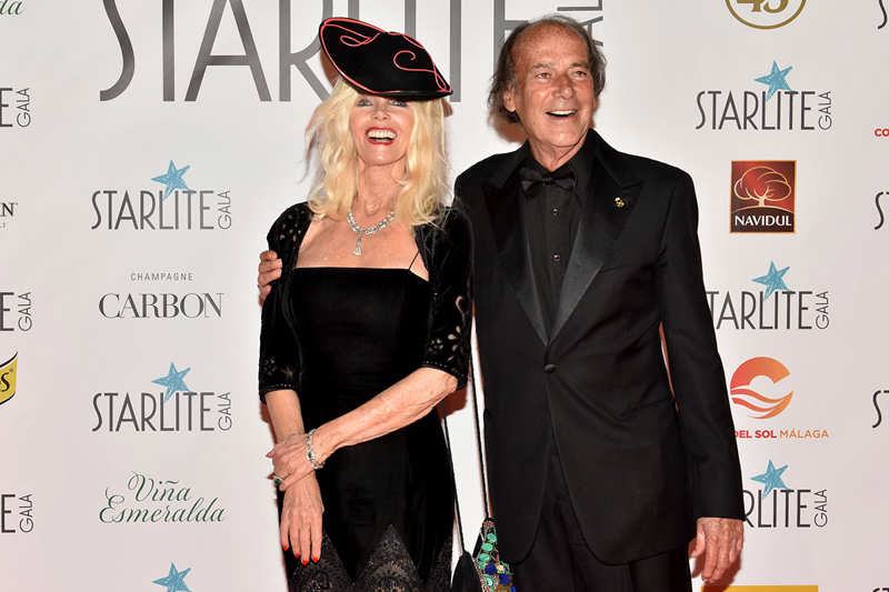 Luis Ortiz y Gunilla von Bismarck en un photocall