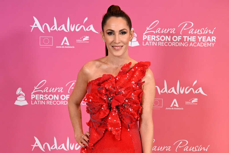 Malú durante la entrega del premio "Person of the year" a Laura Pausini en los Latin Grammy del año pasado