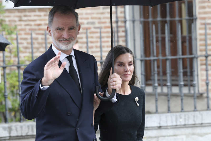 Felipe y Letizia en el funeral de Juan Gómez-Acebo