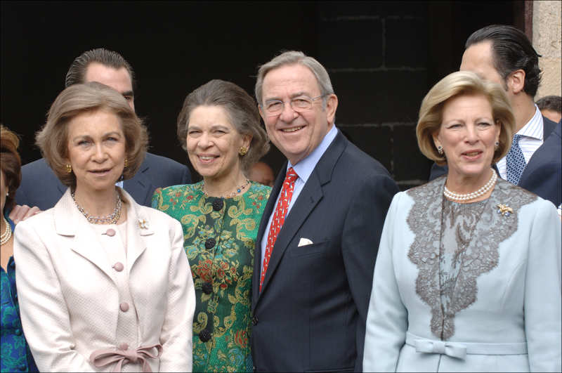 La Reina Sofía junto a sus hermanos Irene y Constantino y su mujer Ana María en 2005