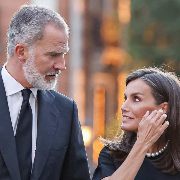 Los Reyes Felipe y Letizia vestidos de luto