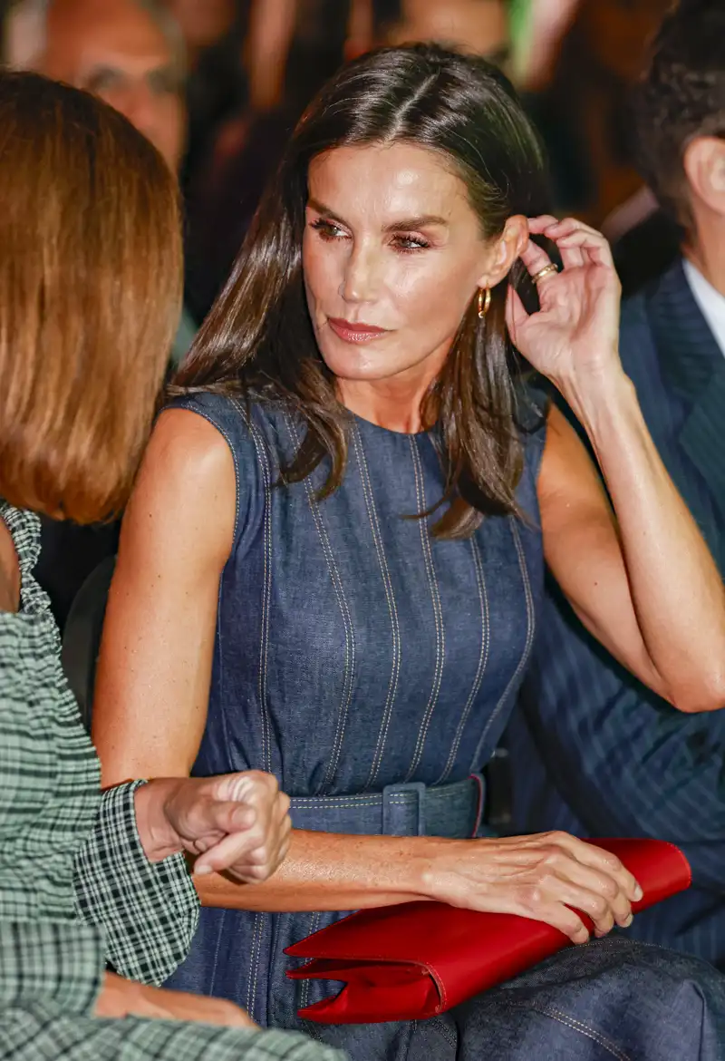 La Reina Letizia con un look de Carolina Herrera