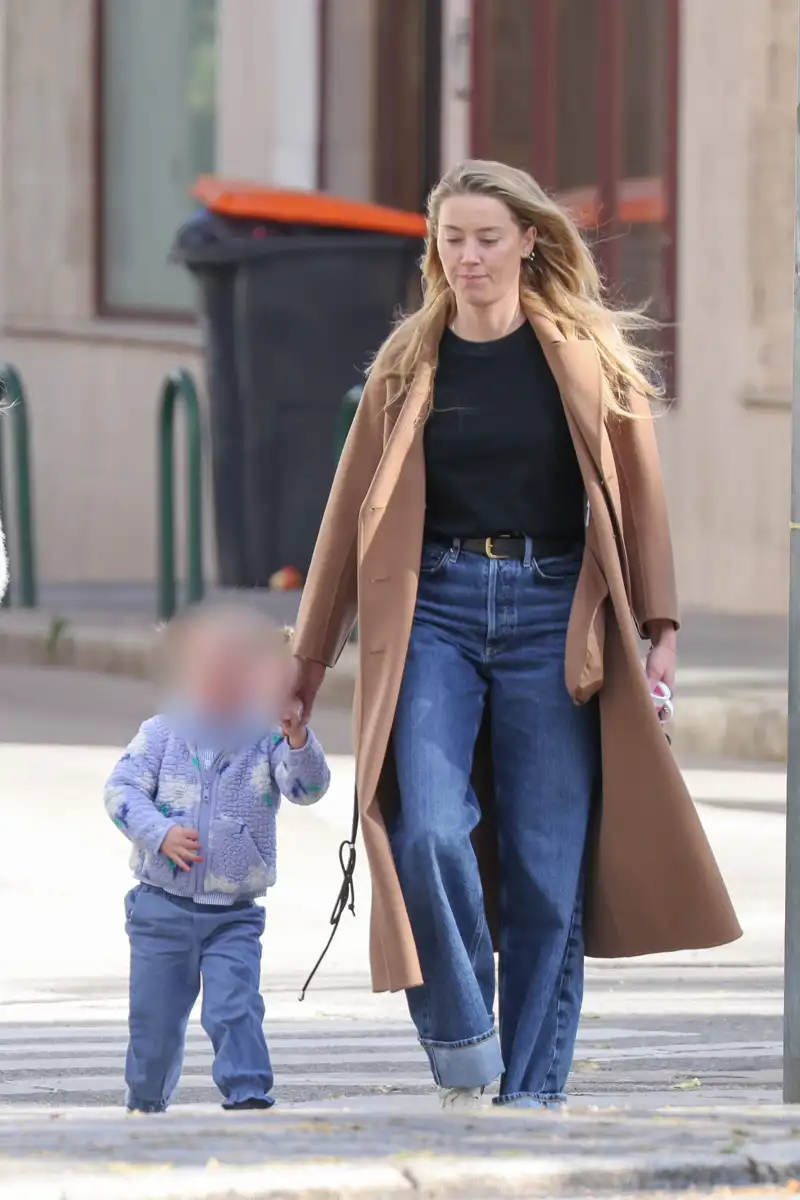 Amber Heard pasea con su hija por Madrid