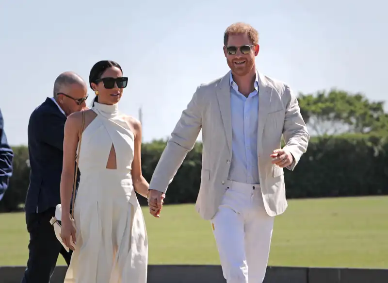 El príncipe Harry y Meghan Markle de la mano