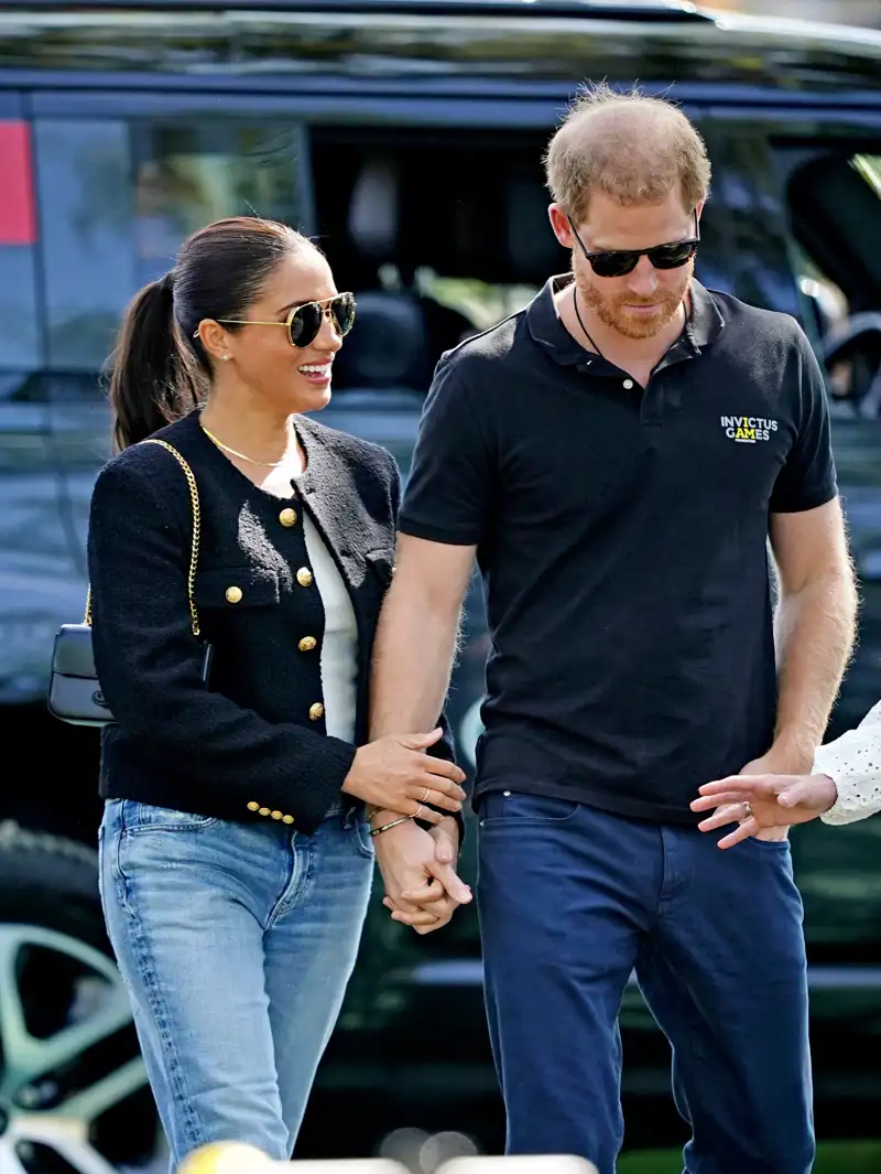 Meghan Markle coge a su marido del brazo