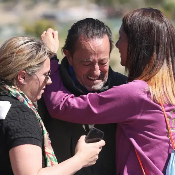 Julián Muñoz y sus hijas, Eloísa y Elia. 