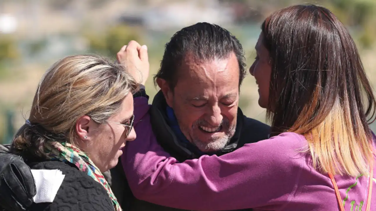 Julián Muñoz y sus hijas, Eloísa y Elia. 