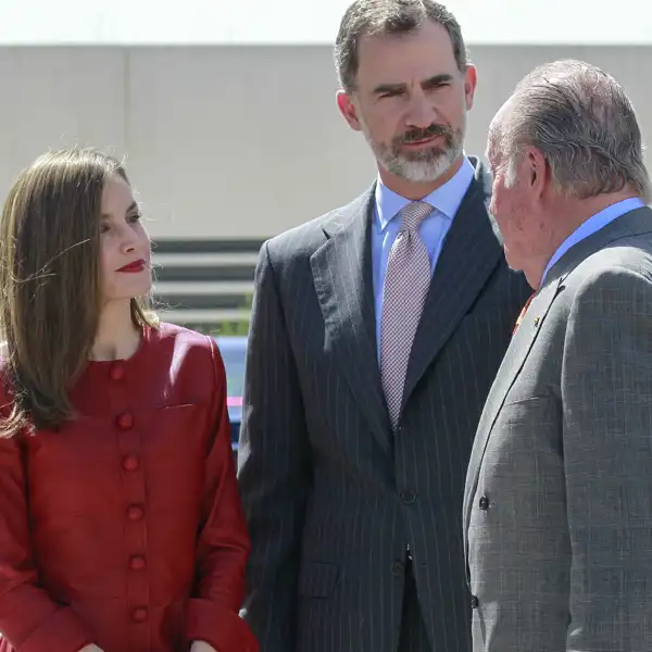 El inesperado encuentro privado de Juan Carlos I con los Reyes Felipe y Letizia en Galicia 