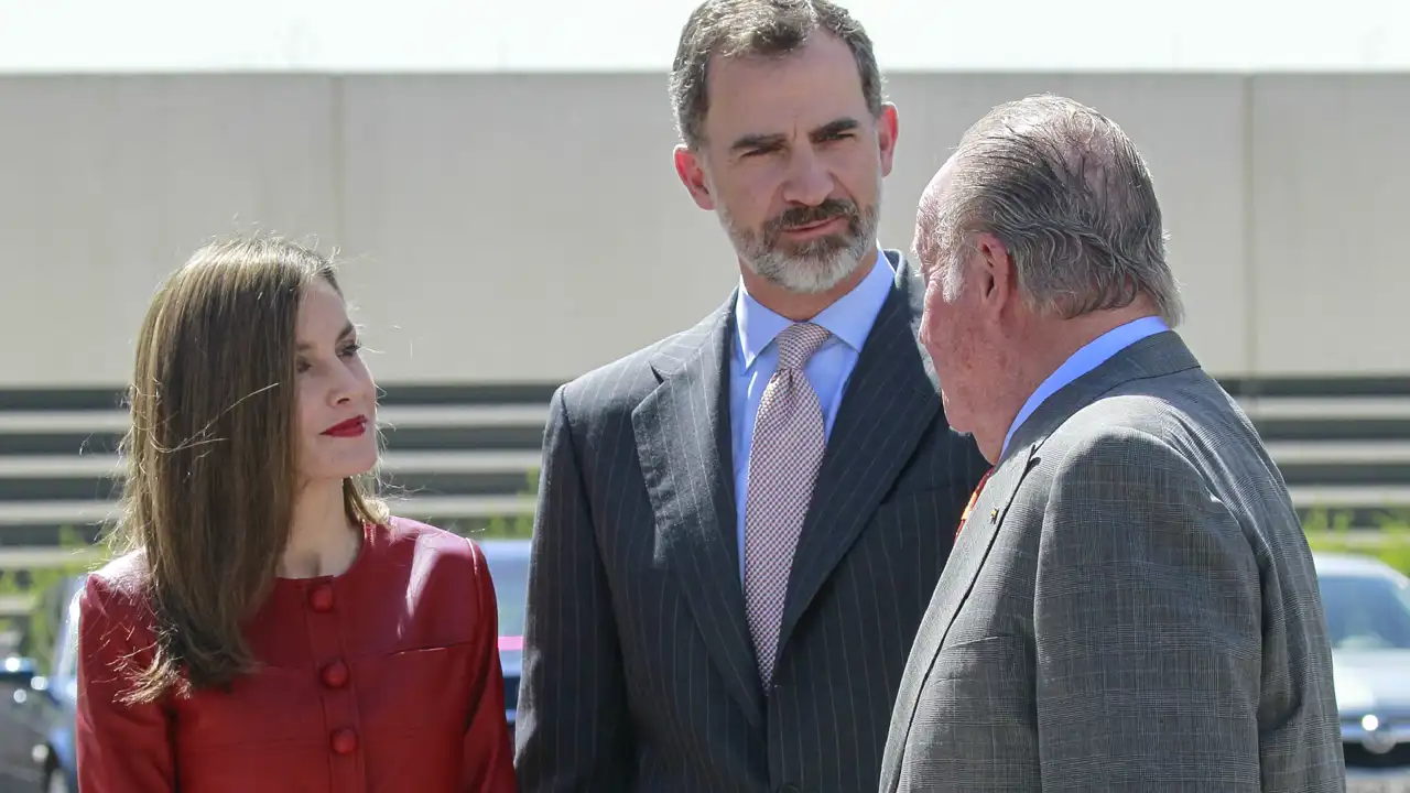 El inesperado encuentro privado de Juan Carlos I con los Reyes Felipe y Letizia en Galicia 