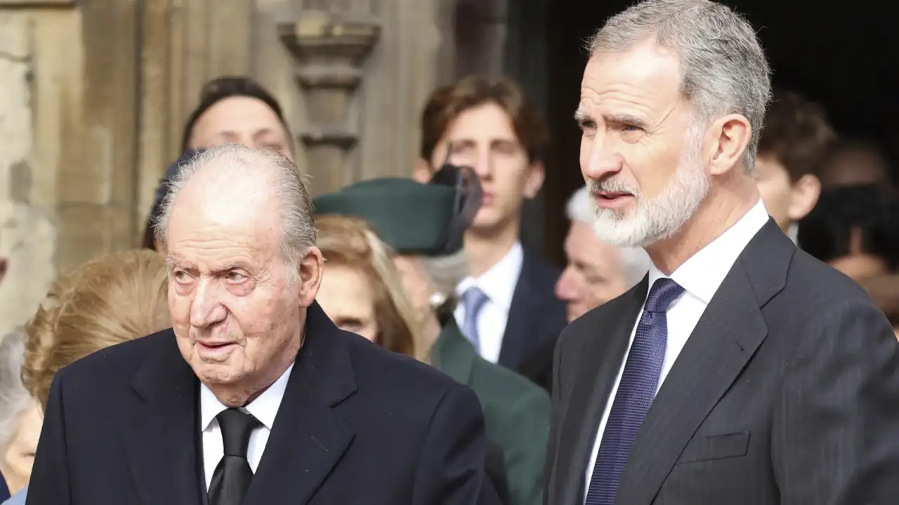 El Rey Felipe VI y Juan Carlos I. 