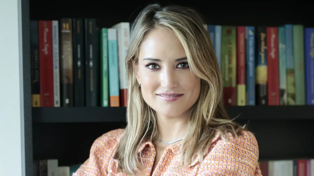 Alba Carrillo posa durante la presentación de su libro