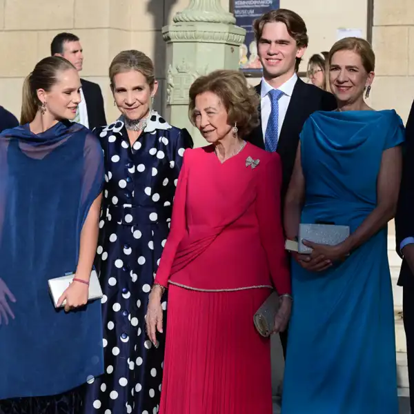 Doña Sofía, sus hijas y sus nietos en la boda de Teodora. 