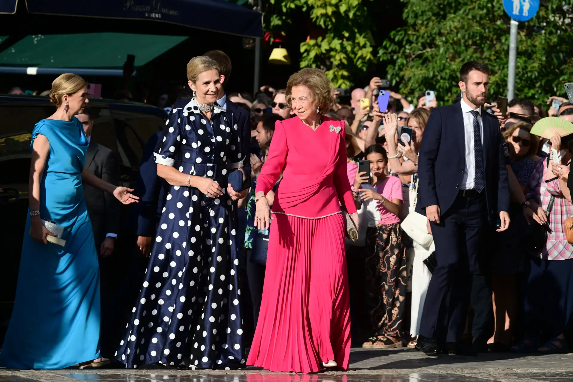 La infanta Elena se pone flamenca.