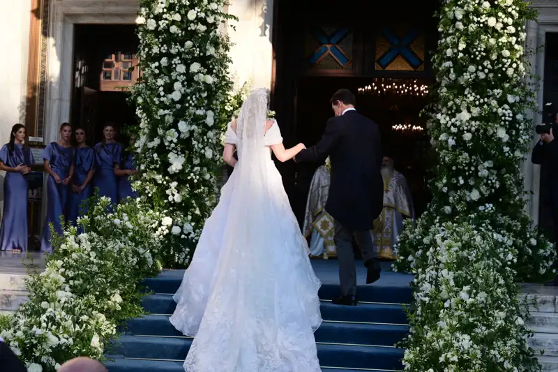 Teodora de Grecia entrando a la catedral de Atenas