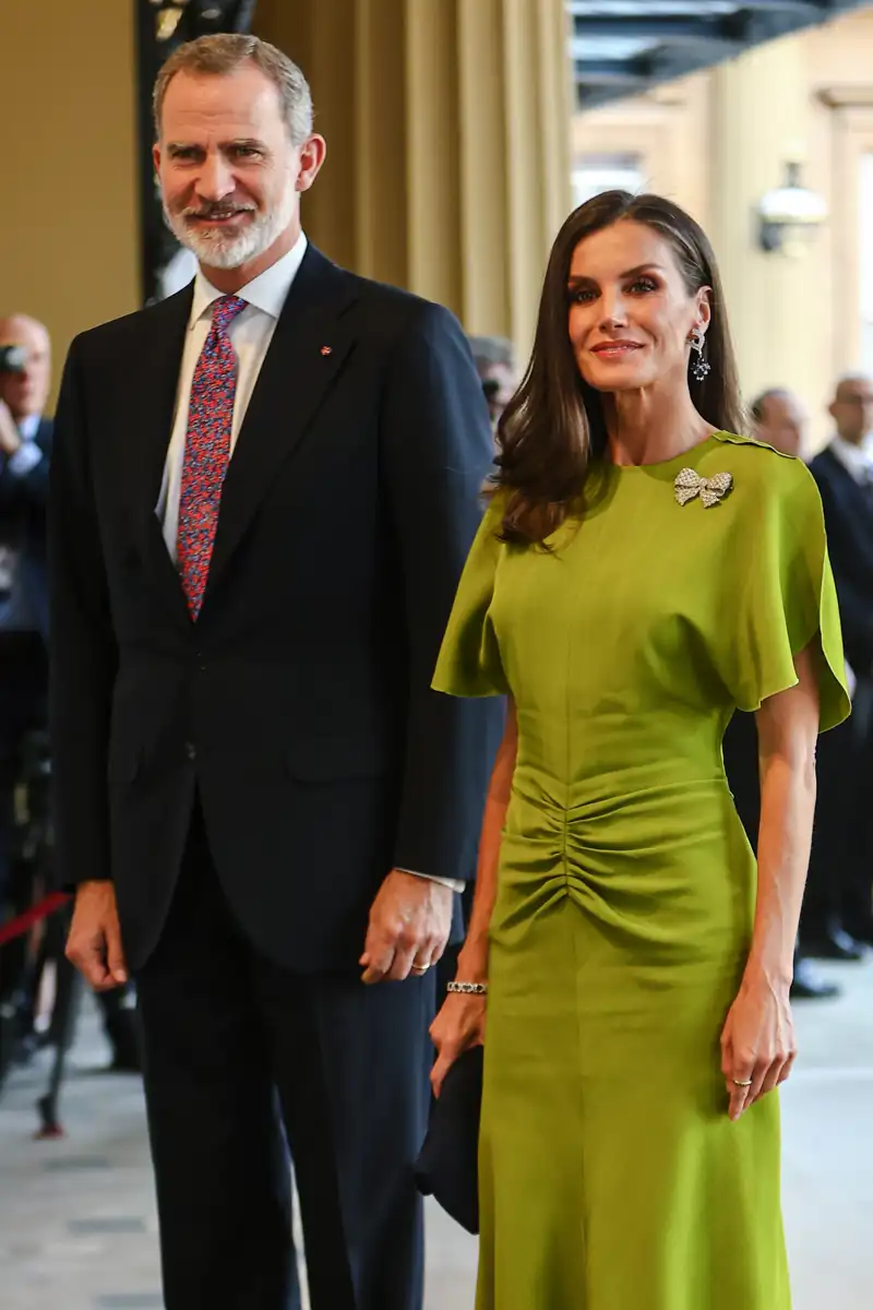 La Reina Letizia durante la recepción previa a la coronación de Carlos III