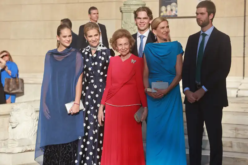 La Reina Sofía junto a sus hijas y nietos en la boda de Teodora de Grecia